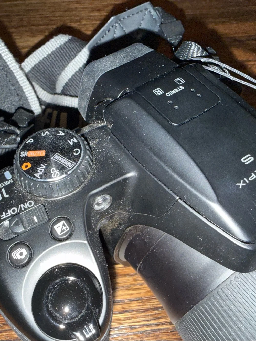 Fujifilm Finepix S8200 16.2MP, Wide 24MM 40X Optical Zoom Lens w/ Carrying Case